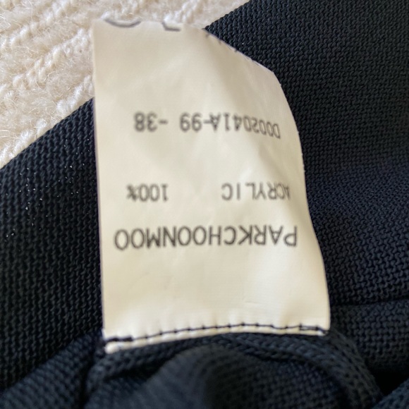 DEMOO Designer Black Top - MINT CONDITION - Picture 3 of 9